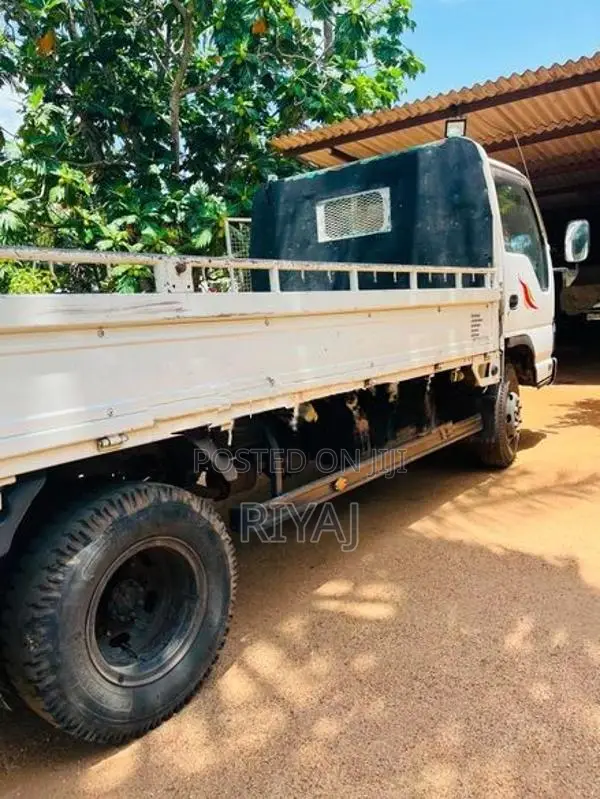 Isuzu 350 2006