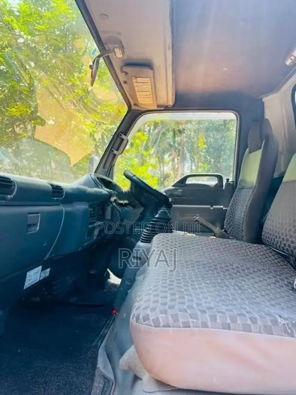 Isuzu 350 2006