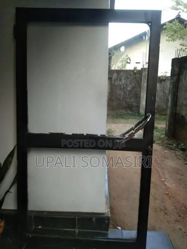ව්‍යාපාරයක් සඳභා සුදුසු දොරක් විකිණීමට.