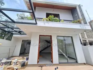 Luxury House for Sale in Athurugiriya