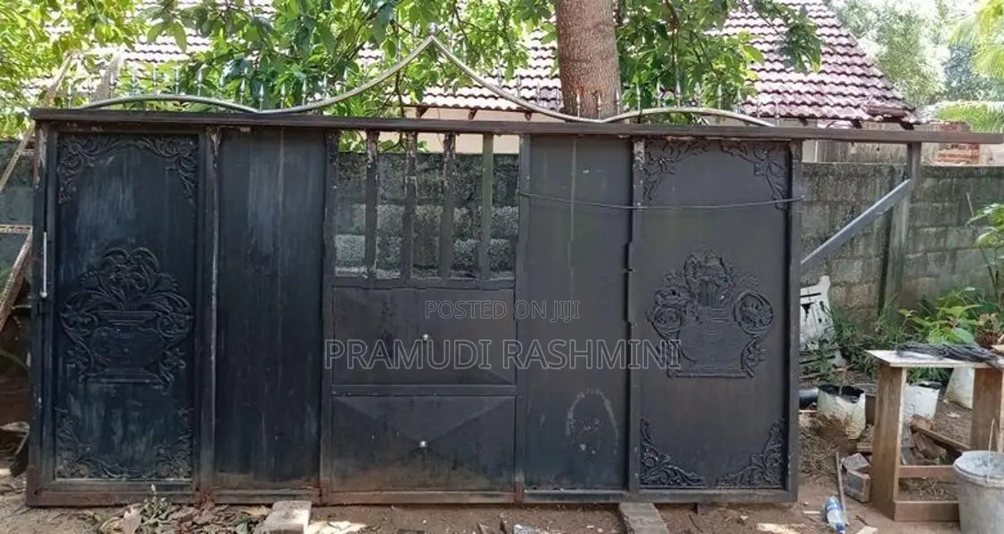 යකඩ ගේට්ටුවක් 11.5ft x 6ft