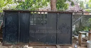 යකඩ ගේට්ටුවක් 11.5ft x 6ft