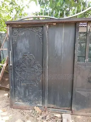 යකඩ ගේට්ටුවක් 11.5ft x 6ft