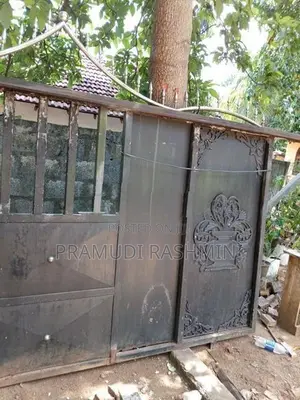 යකඩ ගේට්ටුවක් 11.5ft x 6ft
