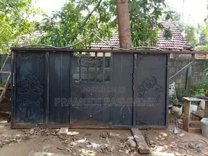 යකඩ ගේට්ටුවක් 11.5ft x 6ft