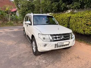 Mitsubishi Montero 2013