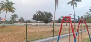 කුරුණෑගල නගරයේ පාසල් ළඟින් ඉඩම