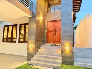 Luxury 2-Storey House with Paddy Field View – Battaramulla