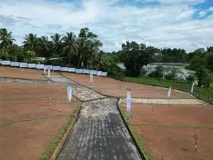 Bandaragama උයන්වත්තෙන් සුන්දර වැවකට මුහුණලා අගනා බිම්කොටස් විකිණීමට