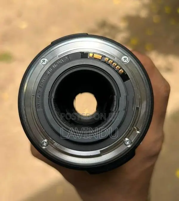 Canon 18-200mm Lens