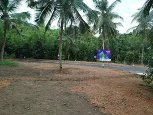 පොල්ගස්ඕවිට මත්තේගොඩ පාරෙන් බිම් කොටස් විකිණීමට