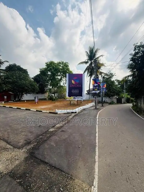 මාලබේ නගරය ආසන්නයෙන් ඉඩමක්