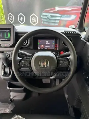 Honda N-Box Custom 2024
