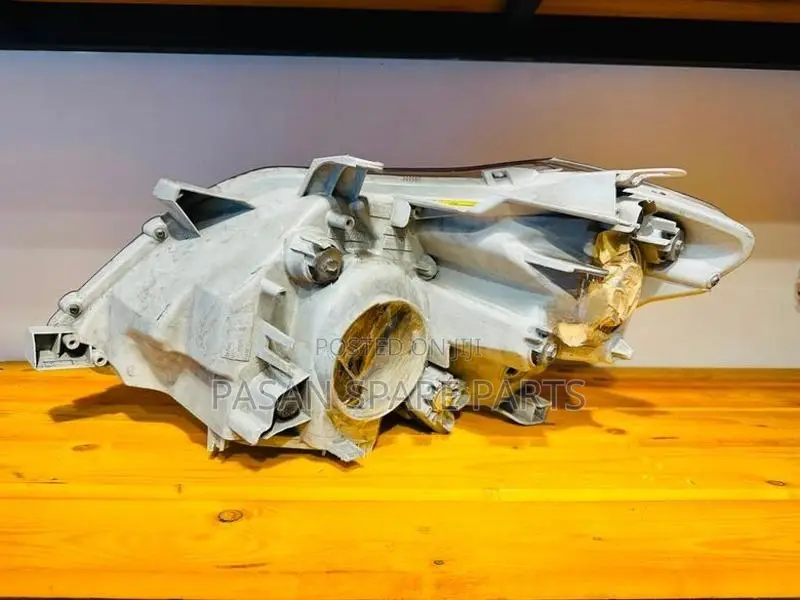 Toyota Premio 260 Xenon Head Light
