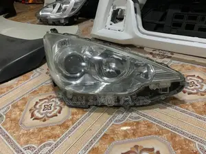 Toyota Aqua Head Light