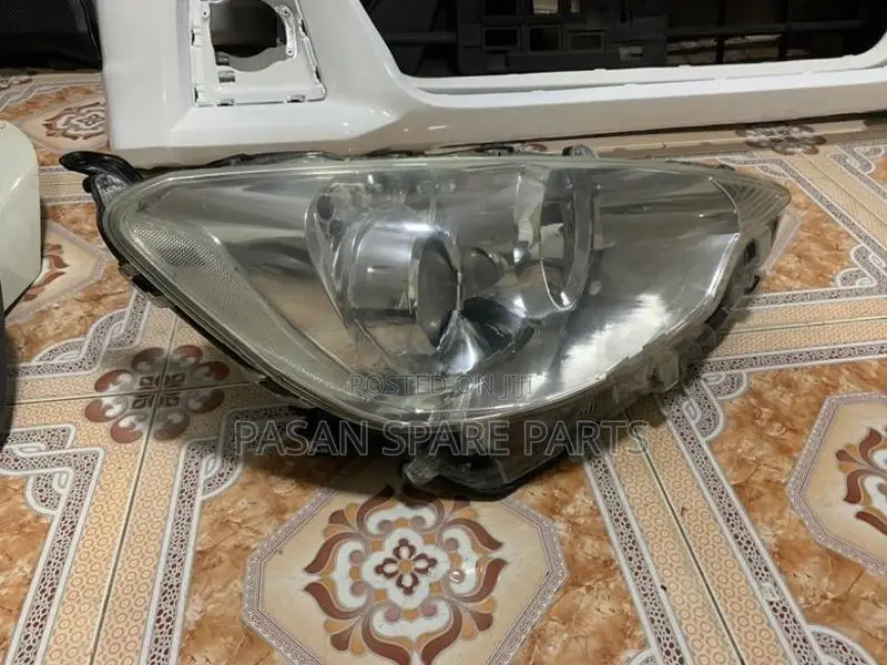 Toyota Aqua Head Light