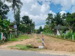 පොතුහැර අධිවේගී පිවිසුමට සමීපයෙන් බිම් කොටස්