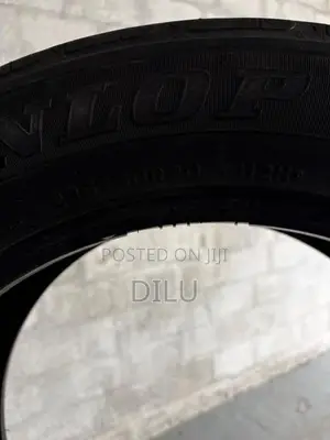 Toyota Land Cruiser V8 Dunlop Grandtrek PT2A Japan