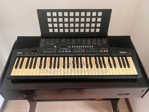 Yamaha Electronic Keyboard with Wooden stand