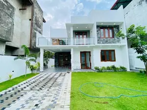 4 Bedroom Luxury Home for Sale – Athurugiriya