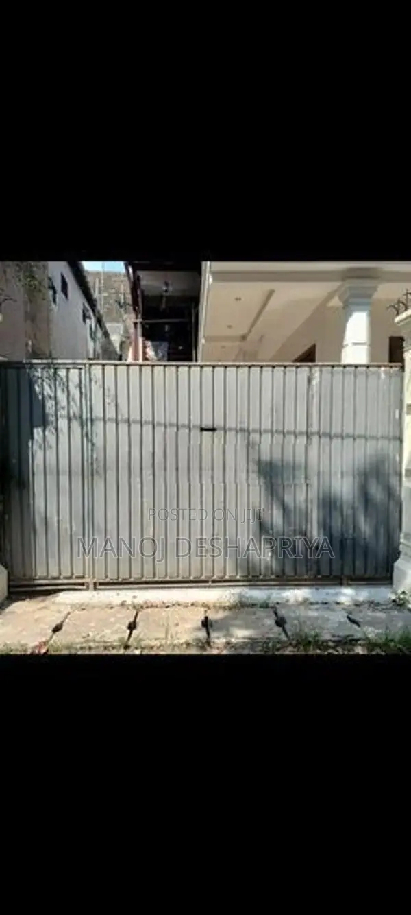 Sliding Gate