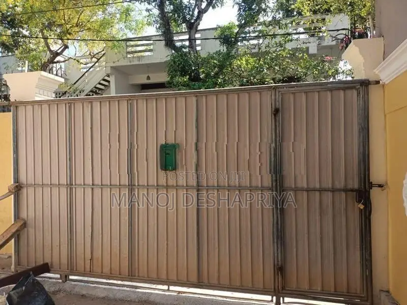 Sliding Gate