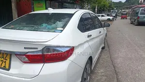 Honda Grace 2016