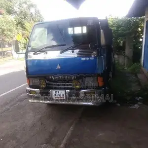 Mitsubishi Canter Shuter 1980