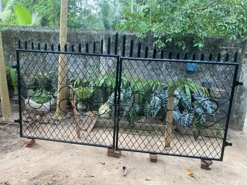 Double Opening Metal Gate