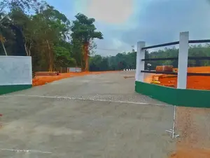 Kalagedihena නගරයෙන් ඉඩමක්