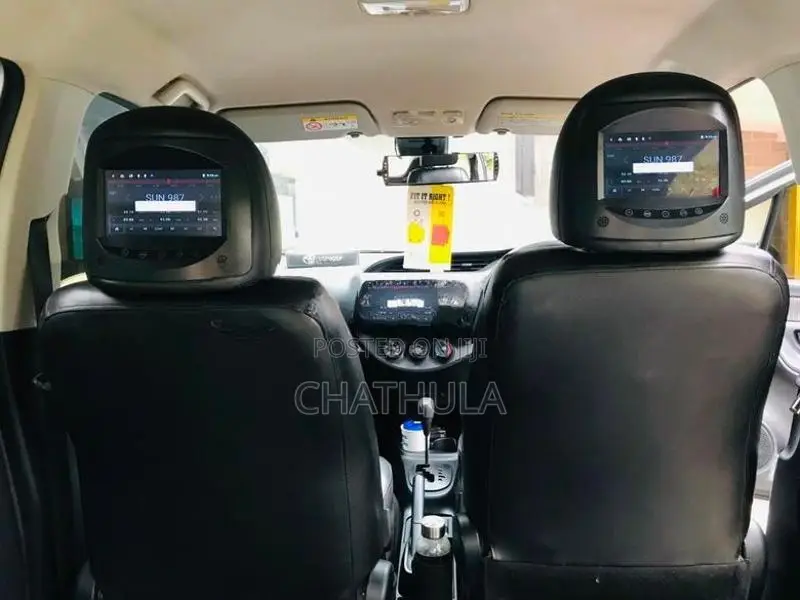 Toyota Vitz Seat Set
