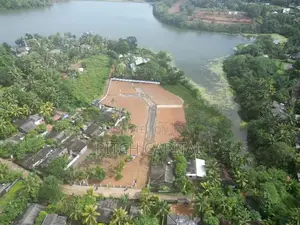 Bandaragama උයන්වත්ත වැවට මුහුණ ලා පදිංචියට අගනා බිම්කොටස්