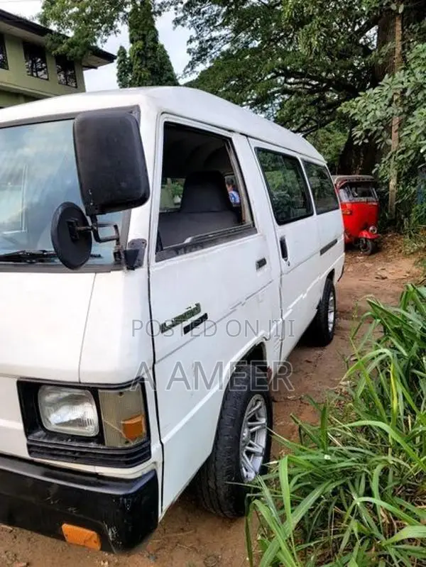 Mitsubishi L300 1985