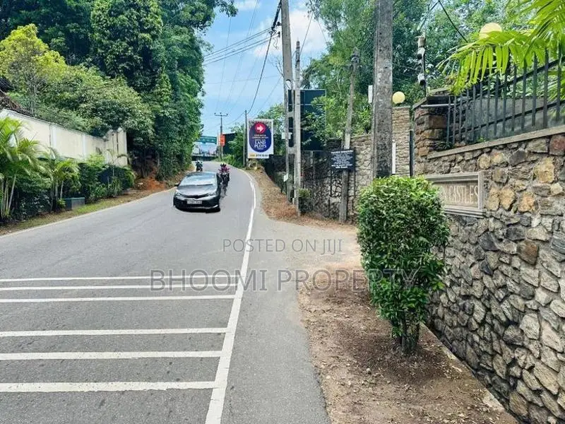 Valuable Land for Sale Athurugiriya