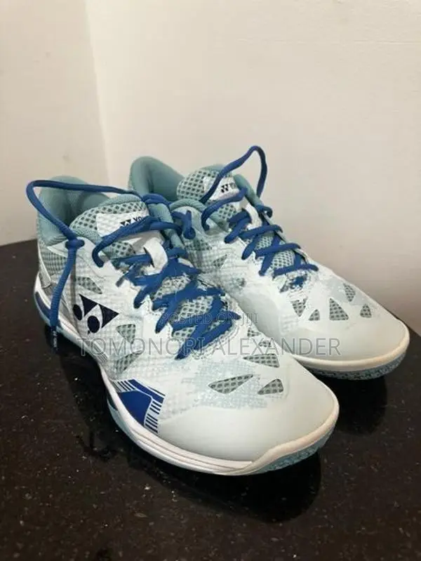 Yonex Power Cushion Eclipsion Z Mid Shoes