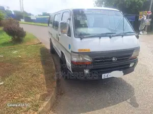 Toyota Dolphin 113 1990
