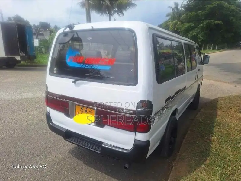 Toyota Dolphin 113 1990