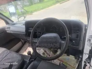 Toyota Dolphin 113 1990