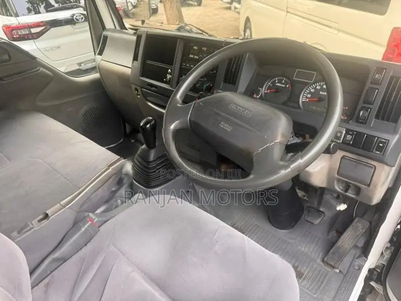 Isuzu Elf NKR85 10 1/2 Freezer 2011