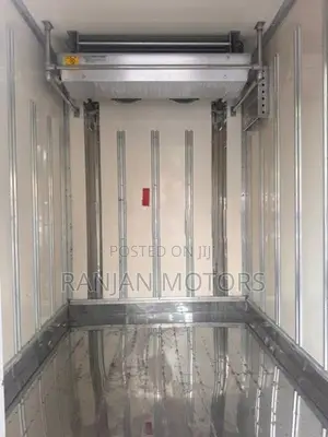 Isuzu Elf NKR85 10 1/2 Freezer 2011