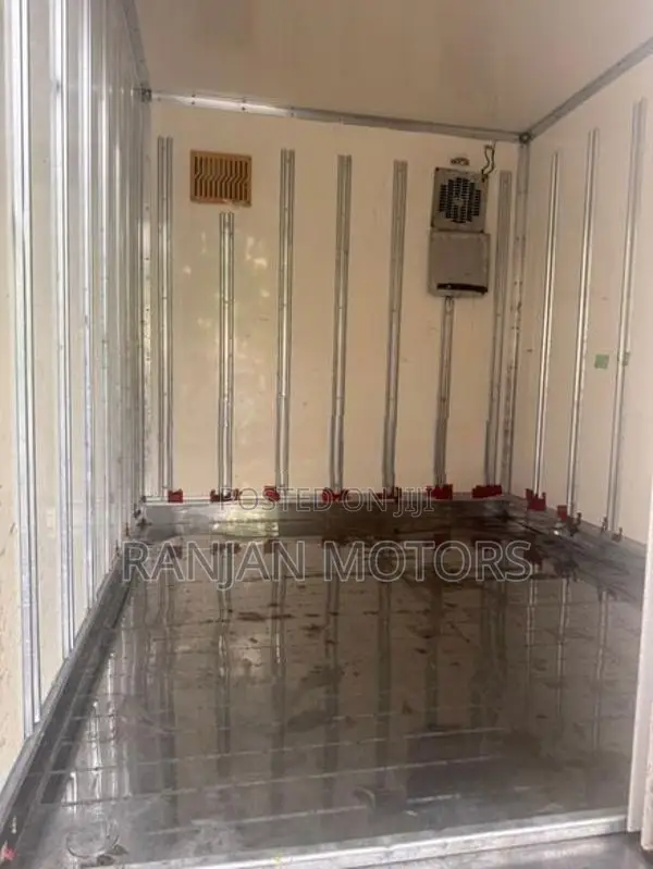 Isuzu Elf NKR85 10 1/2 Freezer 2011