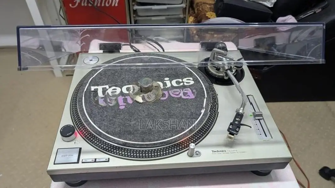 Technics SL-1200 MK2 Turntable
