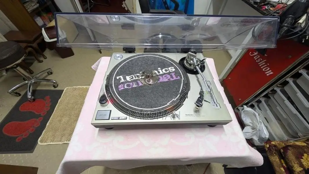 Technics SL-1200 MK2 Turntable