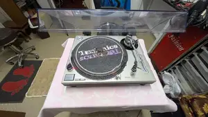 Technics SL-1200 MK2 Turntable