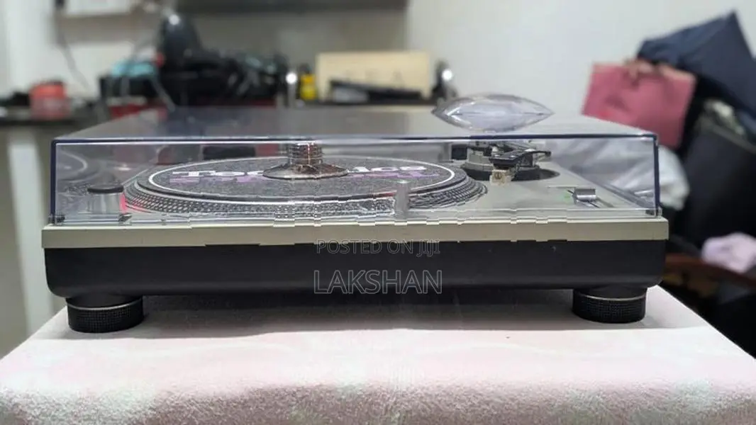 Technics SL-1200 MK2 Turntable