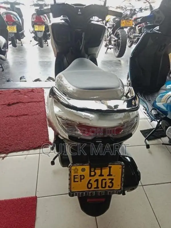 Suzuki Burgman 2020