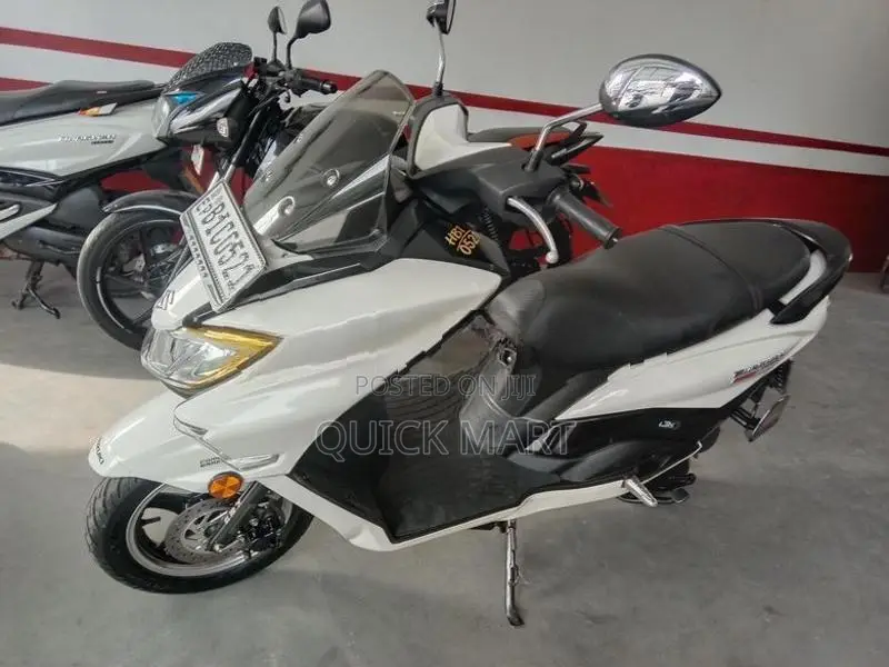 Suzuki Burgman 2020