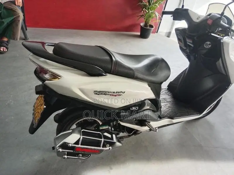 Suzuki Burgman 2020