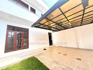 Luxury 3-Story House for Sale – Nugegoda
