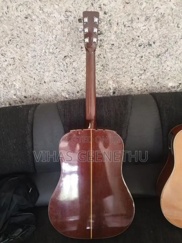 Box Guitar (Ariyana)